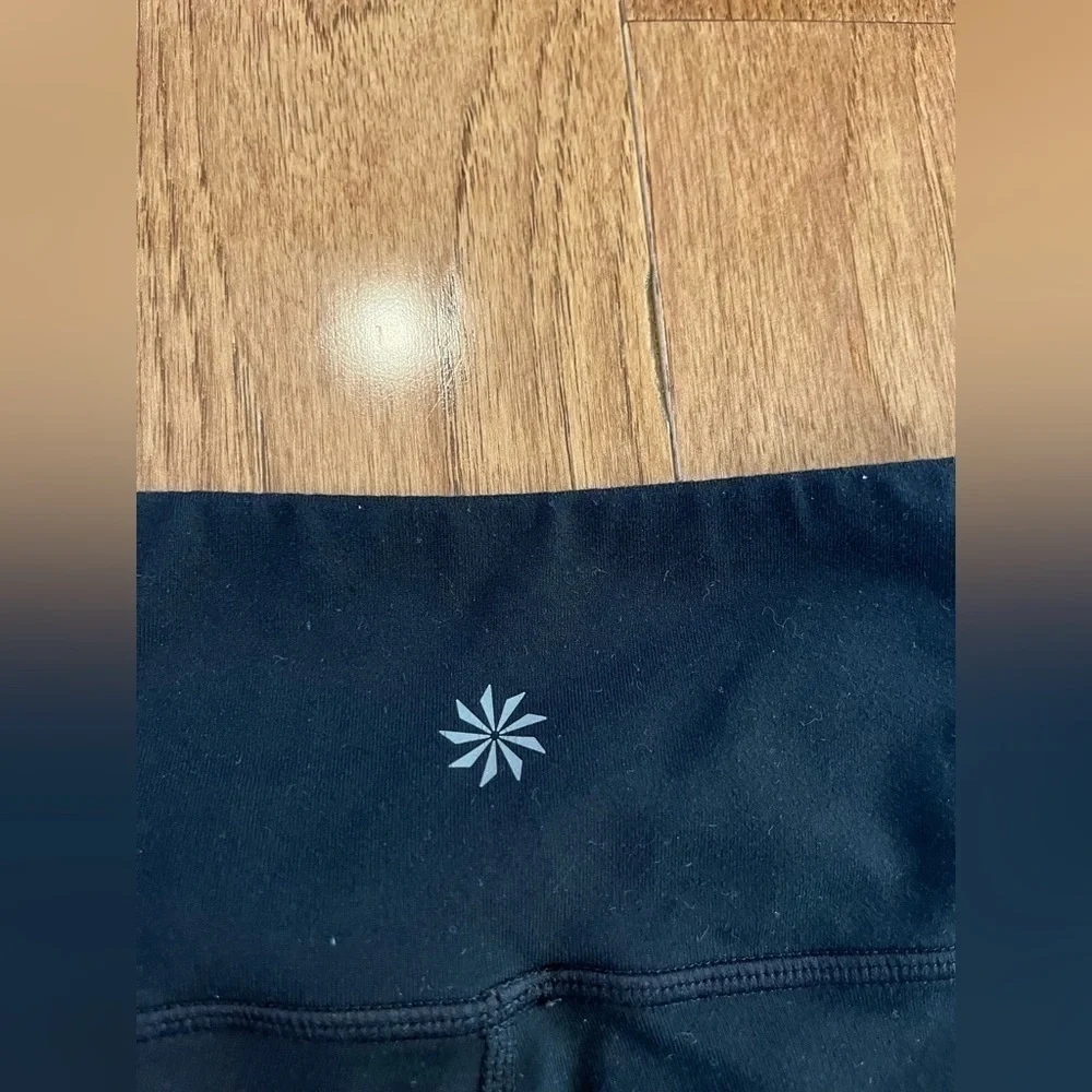 Athleta Metro Drifter tight black leggings with zipper detail size XS